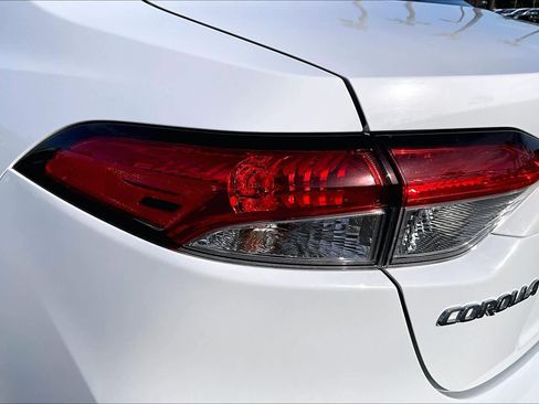 Used 2023 Toyota Corolla LE w/ Carpet Mat Package (TMS) FWD image 27