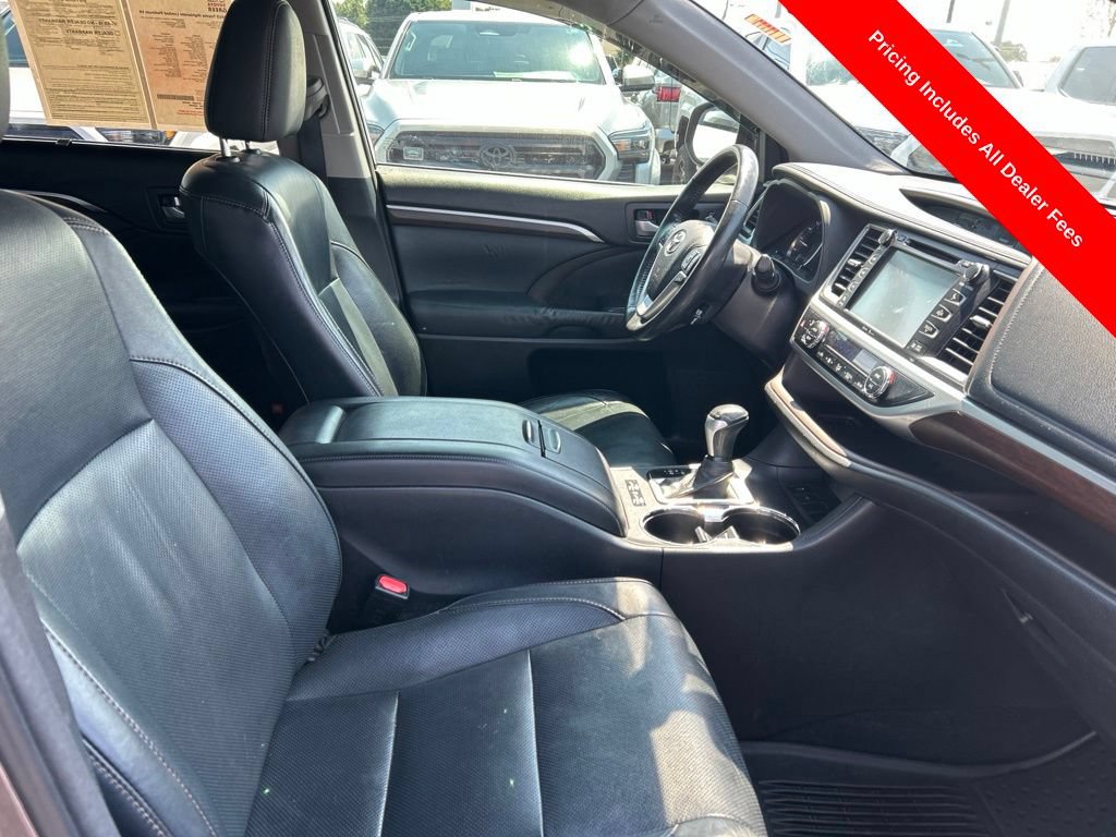Used 2015 Toyota Highlander Limited Platinum FWD image 25
