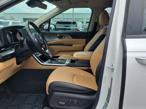 Used 2022 Kia Carnival LX FWD image 20
