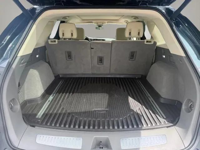 Used 2019 Cadillac XT5 Luxury w/ Advanced Security Package FWD image 9