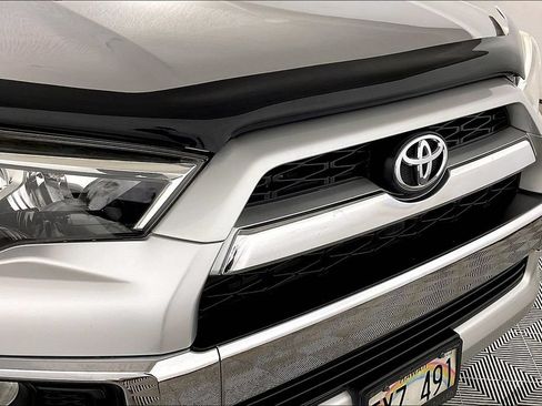 Used 2018 Toyota 4Runner Limited AWD/4WD image 30