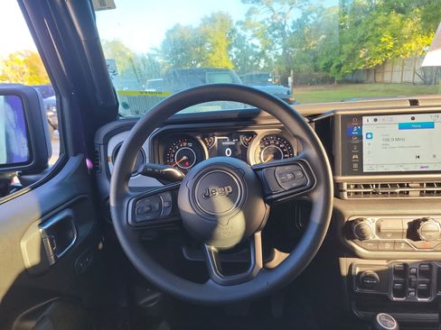 New 2026 Jeep Gladiator Sport AWD/4WD image 7