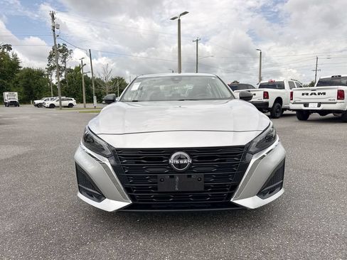 Used 2024 Nissan Altima 2.5 SV FWD image 10