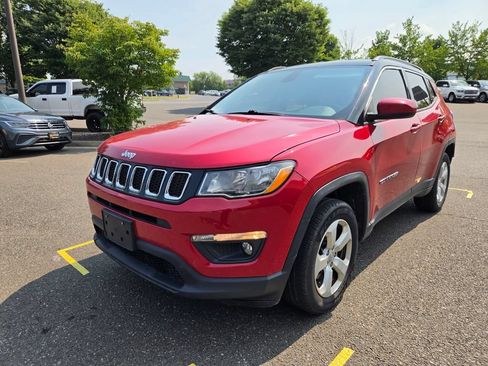 Used 2018 Jeep Compass Latitude w/ Cold Weather Group AWD/4WD image 3