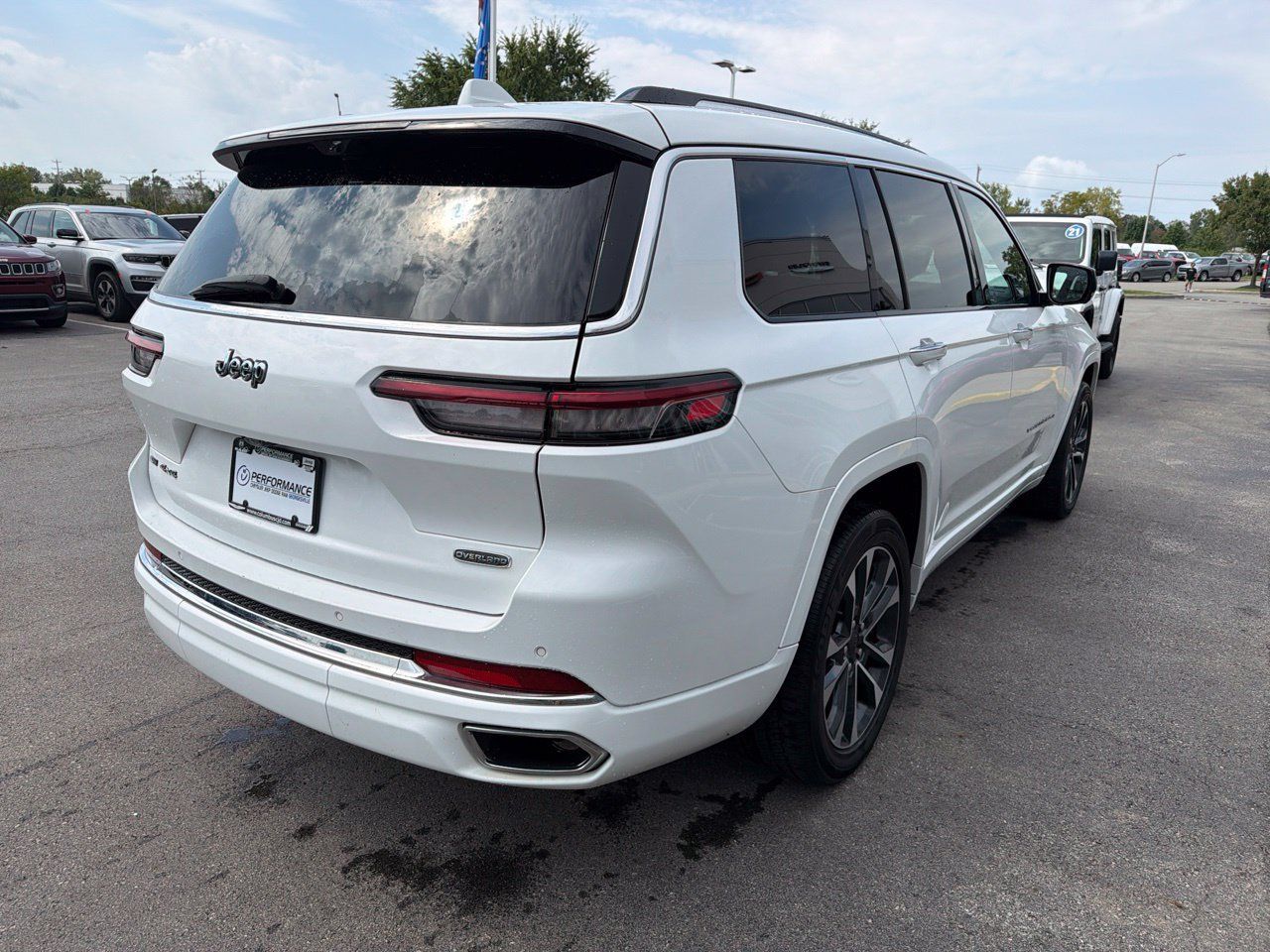 Used 2022 Jeep Grand Cherokee L Overland w/ Advanced Protech Group III AWD/4WD image 9