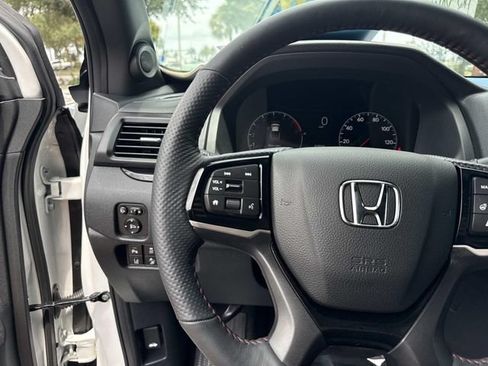 Certified 2025 Honda Ridgeline Black Edition image 32