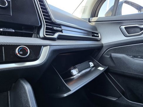 Used 2025 Kia Sportage LX image 14