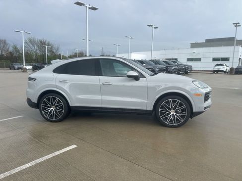 Used 2024 Porsche Cayenne Coupe image 4