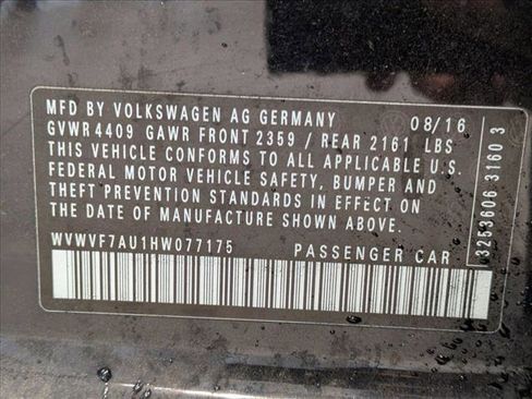 Used 2017 Volkswagen Golf R 4-Door image 25