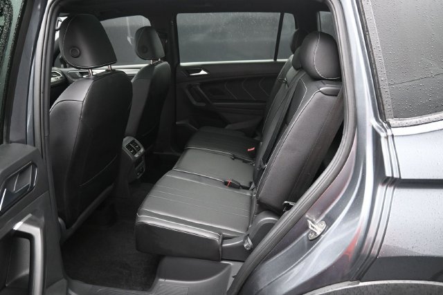 Used 2023 Volkswagen Tiguan SE R-Line FWD image 28