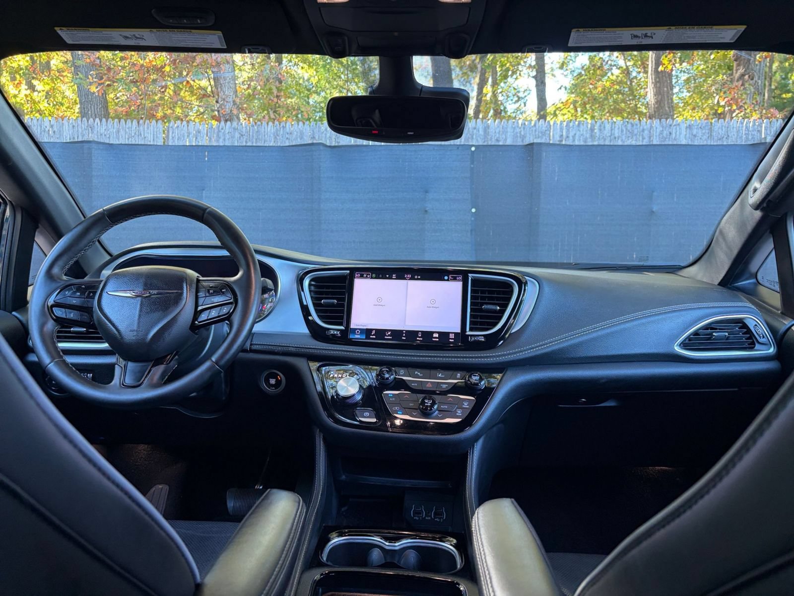 Used 2025 Chrysler Pacifica Limited FWD image 37