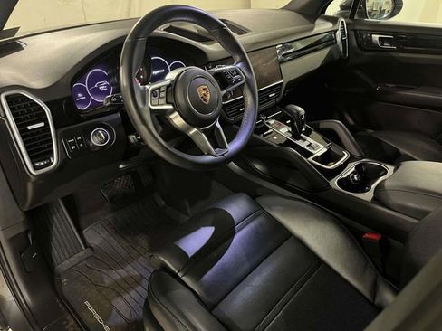 Used 2023 Porsche Cayenne image 16