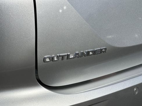 Used 2024 Mitsubishi Outlander SE image 36