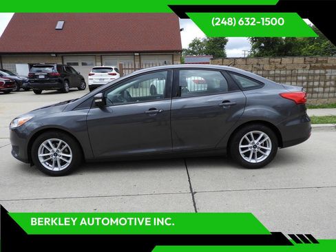 Used 2017 Ford Focus SE FWD image 1