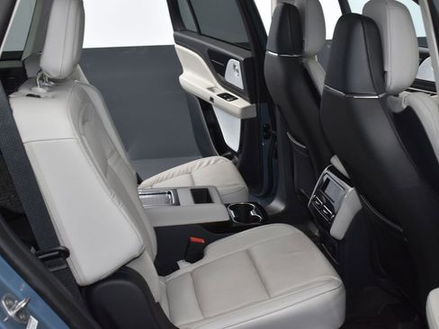 Certified 2025 Lincoln Aviator Reserve w/ Equipment Group 201A image 13