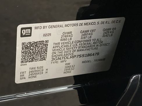 Used 2025 Chevrolet Equinox EV LT w/ Convenience Package image 29