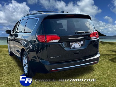 Used 2017 Chrysler Pacifica Touring-L w/ Tire & Wheel Group FWD image 5