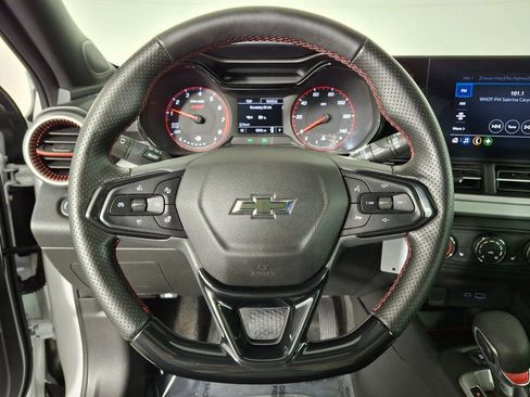 Used 2025 Chevrolet Trax RS w/ Sunroof Package image 12