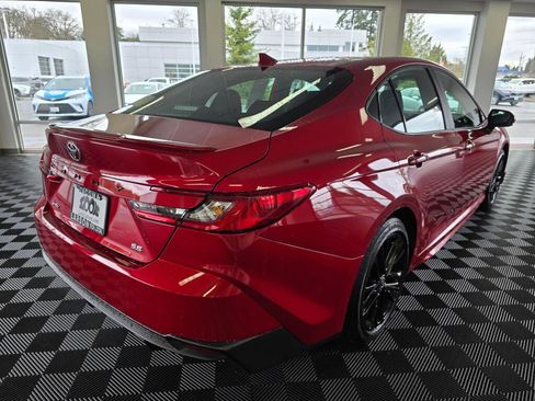 Used 2025 Toyota Camry SE image 3