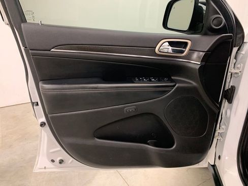 Used 2017 Jeep Grand Cherokee Limited AWD/4WD image 16
