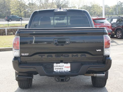 Used 2023 Toyota Tacoma TRD Sport AWD/4WD image 3