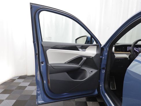 New 2026 Volkswagen Tiguan SEL R-Line image 4