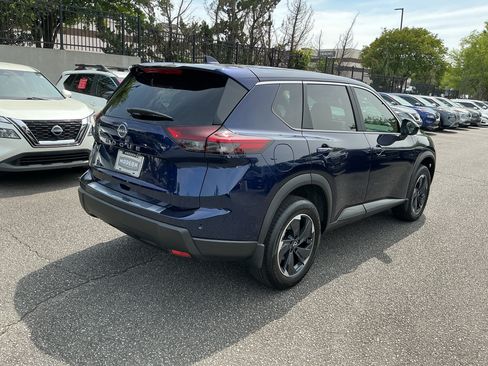 Certified 2026 Nissan Rogue SV FWD image 4