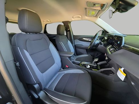 New 2026 Chevrolet TrailBlazer LT w/ LT Cold Weather Package FWD image 9
