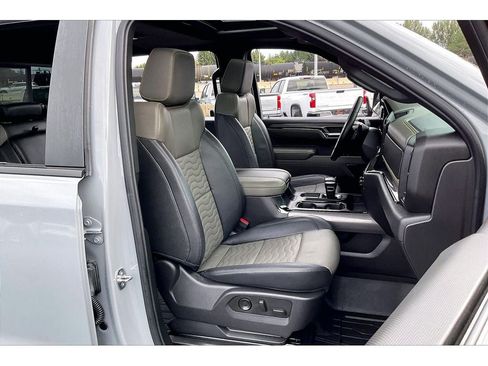 Used 2024 Chevrolet Silverado 1500 ZR2 w/ Technology Package AWD/4WD image 8