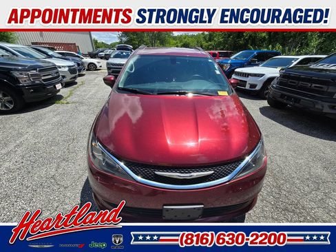 Used 2020 Chrysler Voyager Lxi FWD image 13