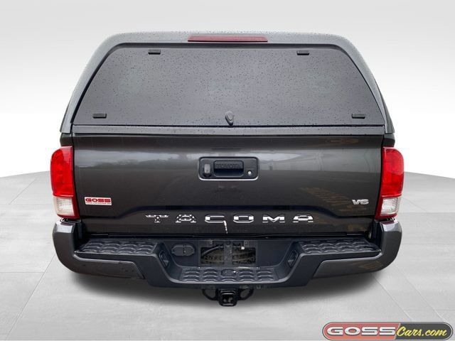 Used 2017 Toyota Tacoma TRD Sport w/ Tow Package (A/T) AWD/4WD image 4