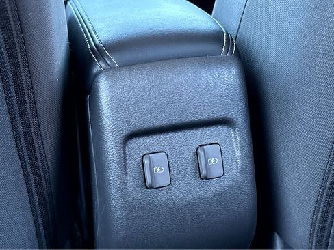 Used 2021 Nissan Kicks SR image 19