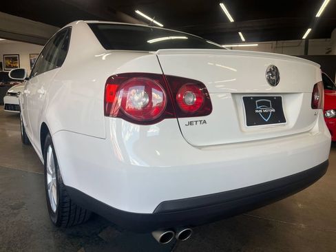 Used 2010 Volkswagen Jetta Limited Edition FWD image 26