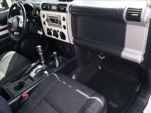 Used 2013 Toyota FJ Cruiser 4WD w/ Upgrade Pkg image 25