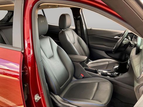 Used 2025 Buick Encore GX Sport Touring w/ Advanced Technology Package FWD image 10