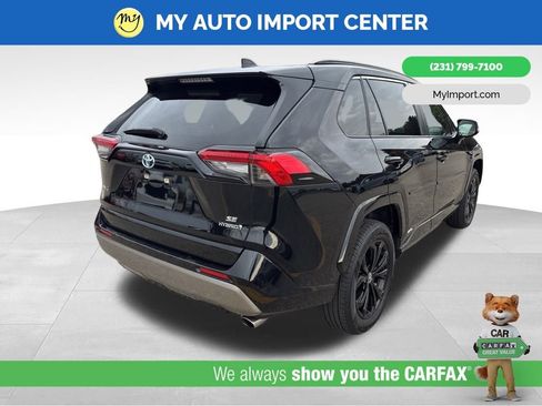 Used 2024 Toyota RAV4 SE w/ Convenience Package image 7