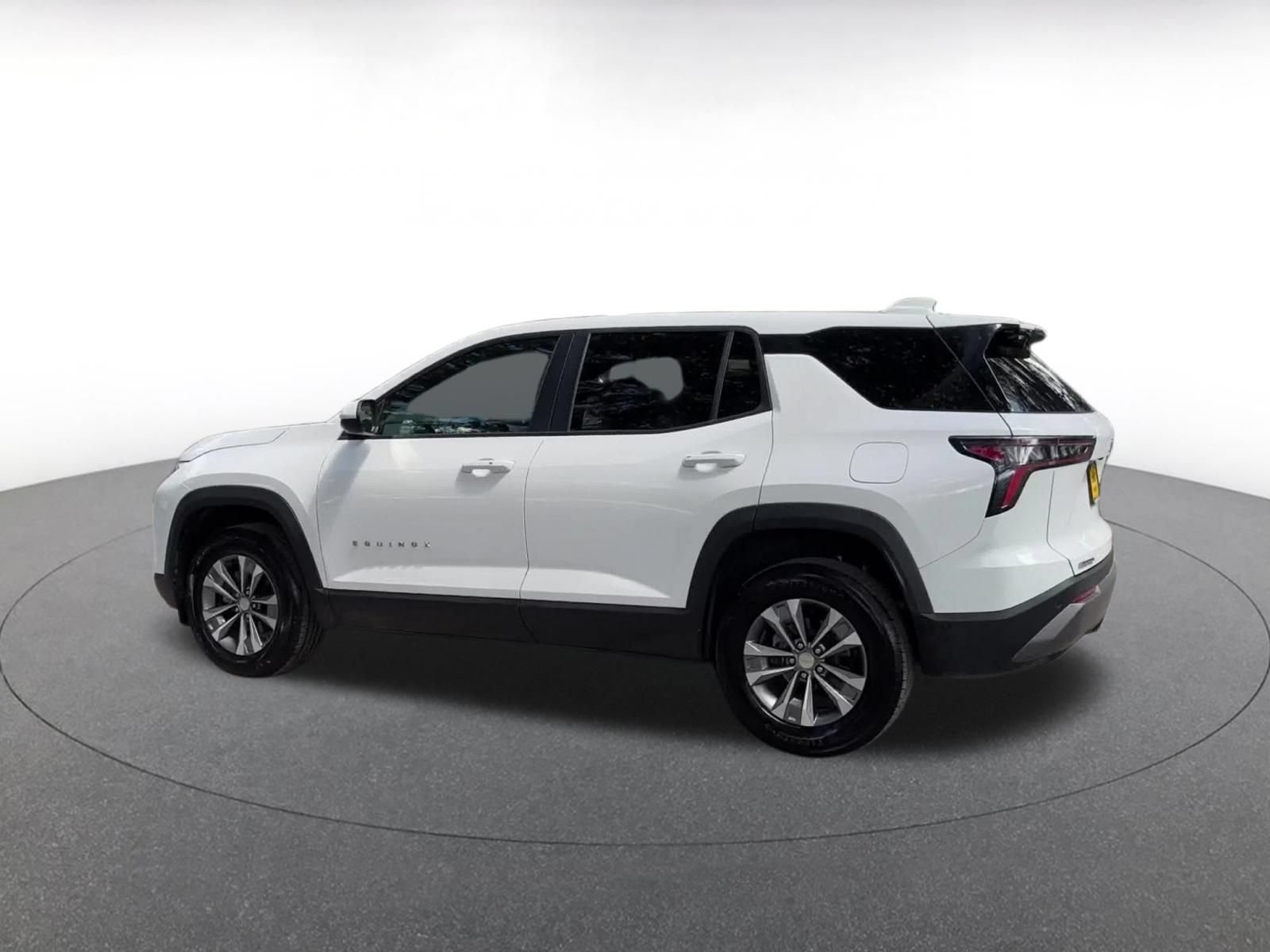 Used 2025 Chevrolet Equinox LT FWD image 9