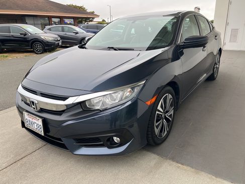 Used 2017 Honda Civic EX-T image 2