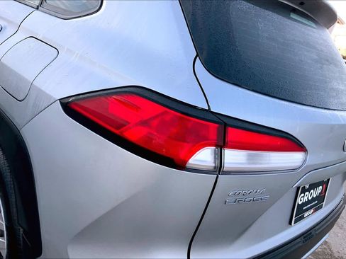 Used 2025 Toyota Corolla Cross L image 28
