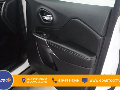 Used 2019 Jeep Cherokee Limited AWD/4WD image 16