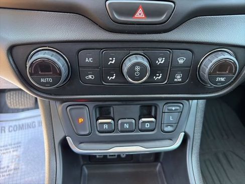 Used 2020 GMC Terrain SLT w/ Elevation Edition FWD image 13