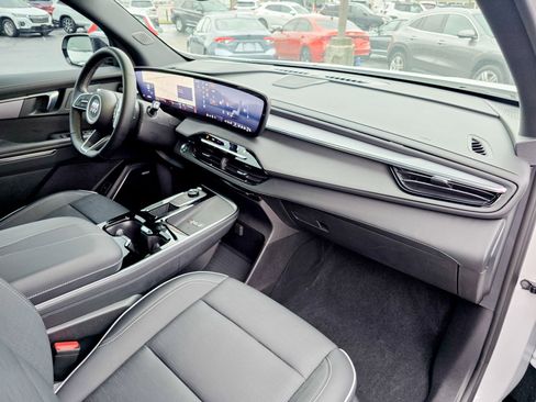 Used 2025 Buick Enclave Sport Touring image 12