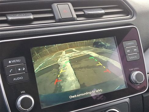 Used 2025 Nissan Leaf S image 17