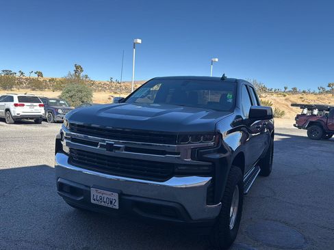 Used 2019 Chevrolet Silverado 1500 LT w/ All-Star Edition RWD image 2