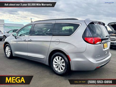 Used 2017 Chrysler Pacifica Touring-L FWD image 8
