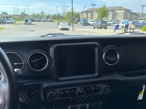 Used 2022 Jeep Wrangler Unlimited Sahara w/ Cold Weather Group AWD/4WD image 14