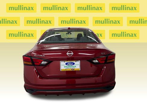 Used 2024 Nissan Altima 2.5 SV FWD image 7