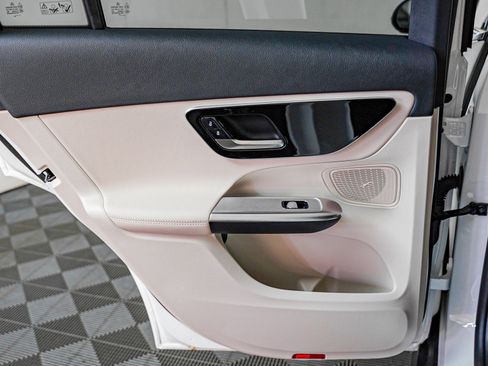 Used 2025 Mercedes-Benz GLC 350e 4MATIC image 21