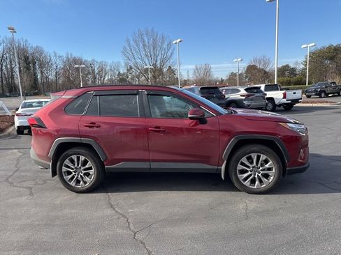 Used 2023 Toyota RAV4 XLE Premium image 4