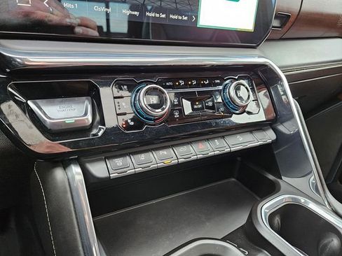 Used 2024 GMC Sierra 3500 Denali Ultimate AWD/4WD image 28